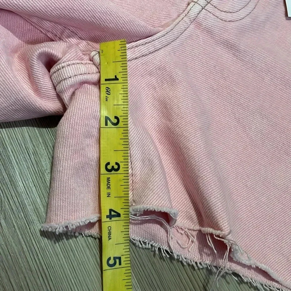 Zara Denim Shorts Light Pink High rise Side slit Button fly Raw hem Size 6 NWT - Picture 7 of 11